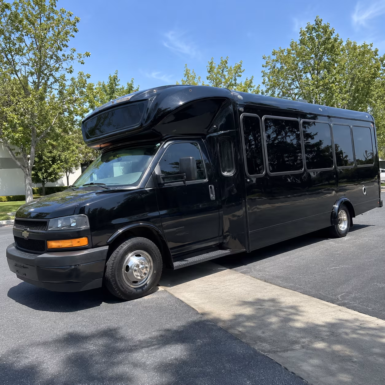 egg harbor 15 passenger party bus