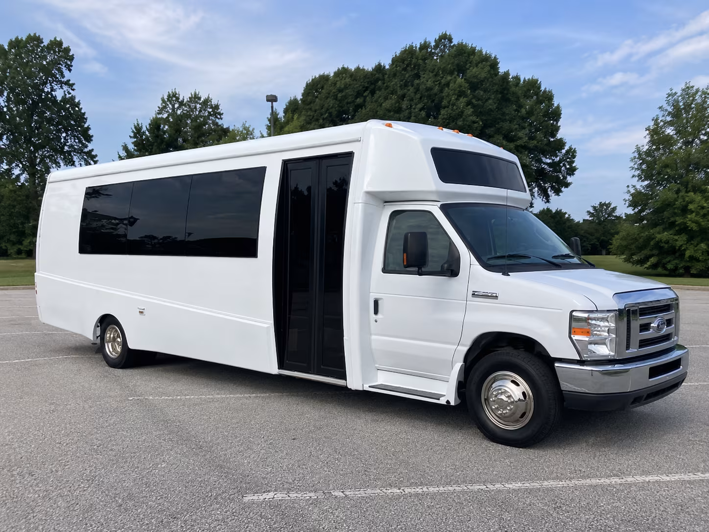 egg harbor 18 passenger party bus