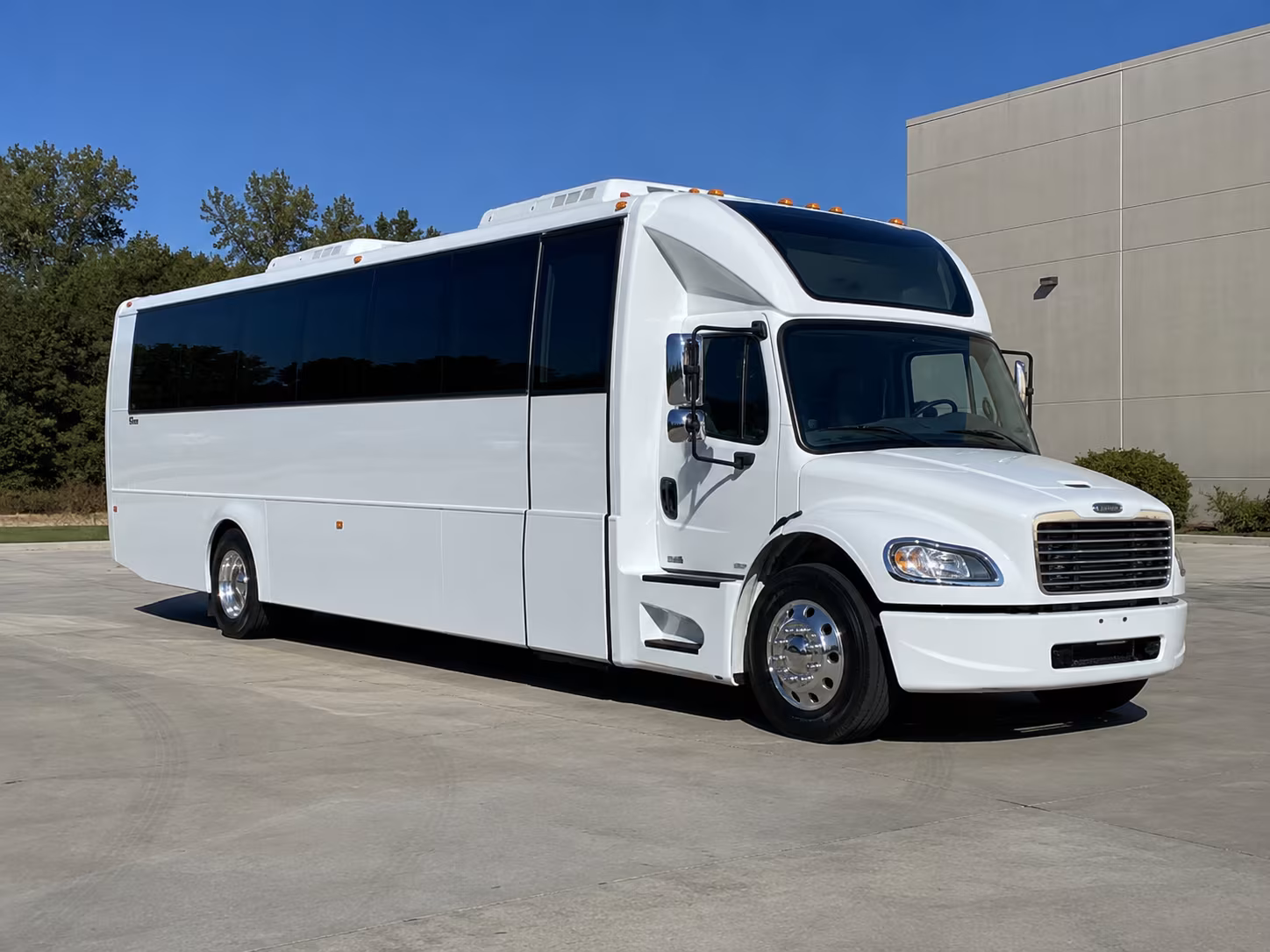 egg harbor 28 passenger party bus